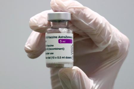 英アストラゼネカ製の新型コロナウイルスワクチン＝２０２１年３月、ドイツ・ミュンヘン近郊（ＡＰ＝共同）