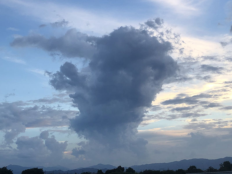 【ちなみ】空５＝自然、夏、ゲリラ豪雨イメージ