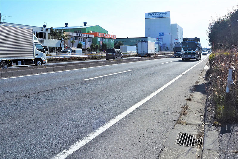 現場となった国道4号＝18日午後、春日部市豊野町2丁目（画像の一部を加工しています）