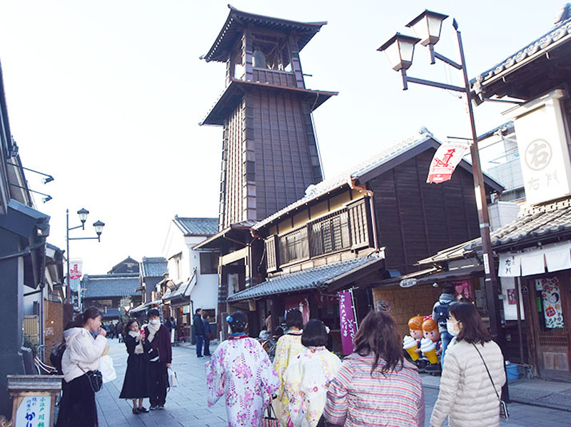 蔵造りの町並みのシンボル「時の鐘」