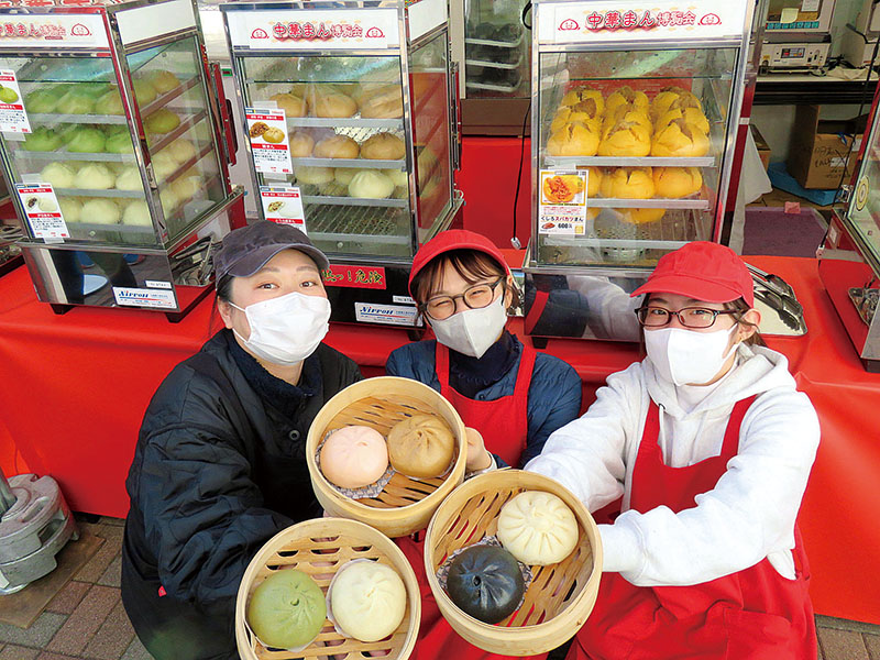 100種類以上の中華まんが集まる中華まん博覧会＝6日午後、越谷市のイオンレイクタウン