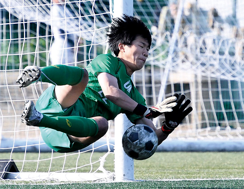 浦和東―細田学園　PK戦でシュートを2本止める好セーブを見せた浦和東のGK結城