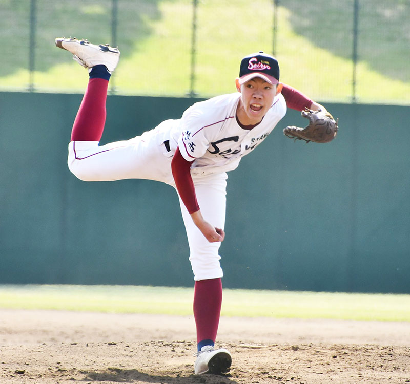 西武文理―狭山清陵　先発と3番手として計7回を投げ、1失点と好投した狭山清陵の鎌田＝県営大宮