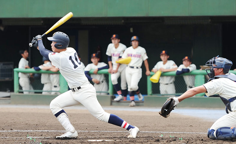 市川越―浦和学院　1回表浦和学院2死満塁、伊藤が走者一掃の右越え三塁打を放つ