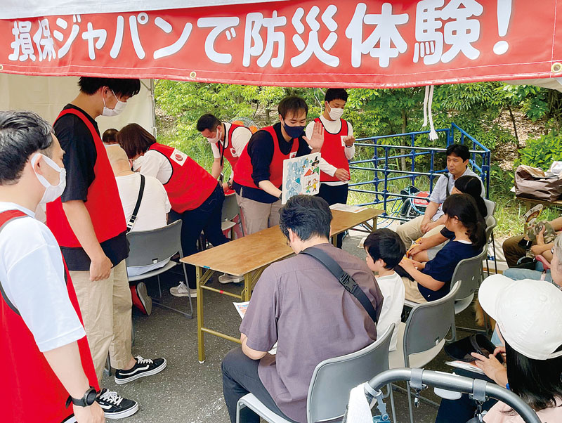 体験型防災ワークショップで行われた防災紙芝居＝越谷市のイオンレイクタウン