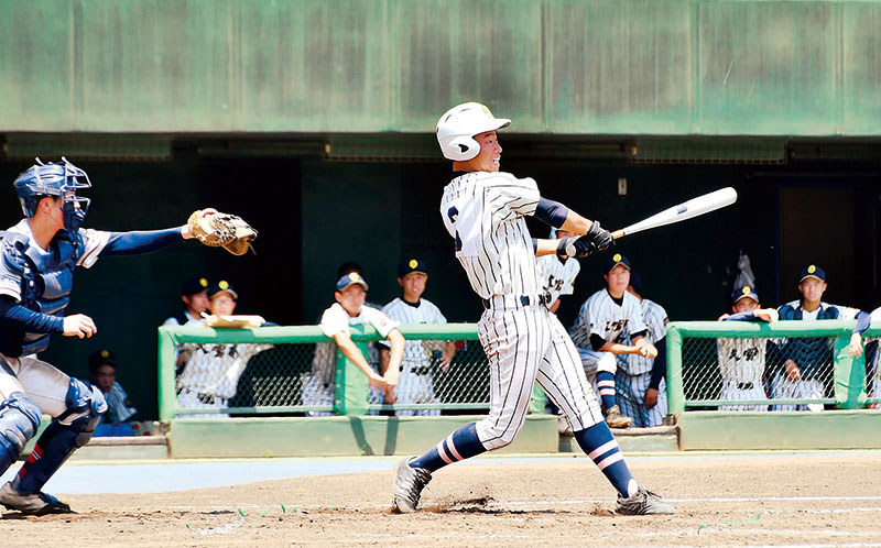 聖望学園―大宮南　5回裏大宮南1死二塁、深津が決勝の左前適時打を放つ。捕手近藤＝県営大宮