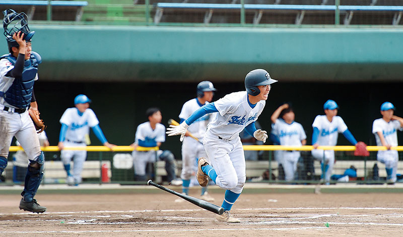 三郷工技―深谷一　6回裏深谷一1死一、二塁、菅野が右中間に逆転の2点適時三塁打を放つ。捕手上山＝レジスタ大宮