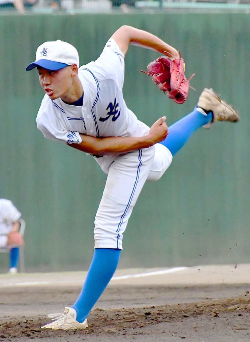 山村学園との2回戦で2番手として登板し、4回2／3を無失点で勝利に貢献した川越東の井上