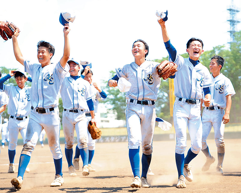 川越東―春日部東　4強を決めて喜ぶ川越東の選手たち＝レジスタ大宮