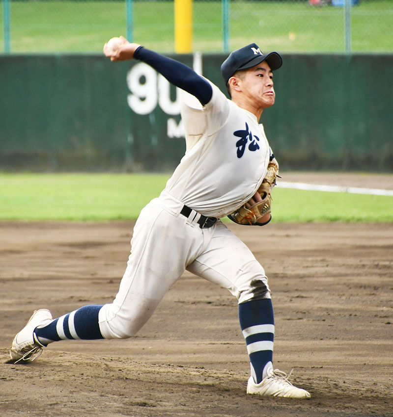 北部D組代表決定戦　熊谷商―松山　2失点完投の松山のエース関塚＝熊谷公園