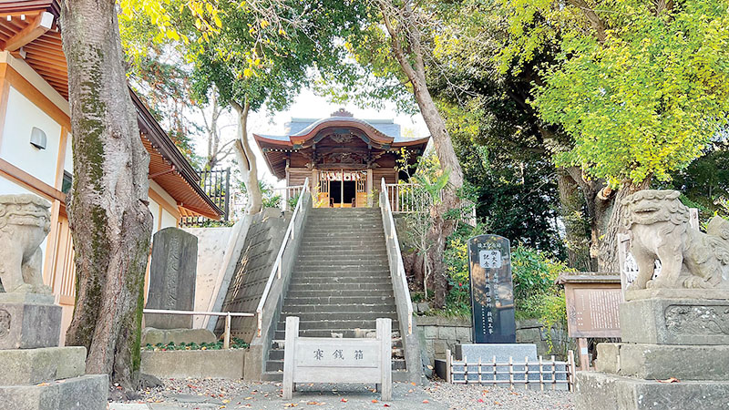 愛宕神社。桃の節句の「雛めぐり」では階段に人形が並ぶ