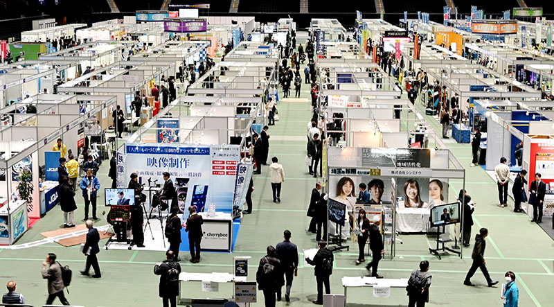 埼玉県内外622の企業・団体が出展する彩の国ビジネスアリーナ＝24日、さいたま市中央区のさいたまスーパーアリーナ