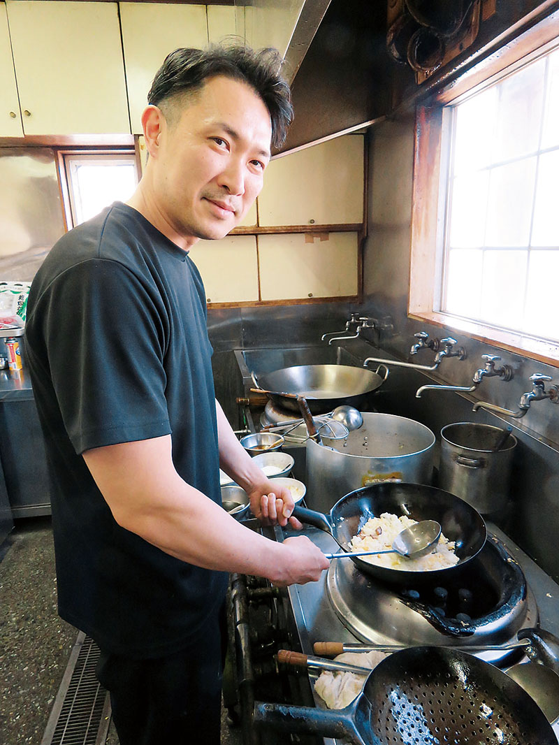 2代目の大沢智洋さん＝埼玉県吉川市栄町