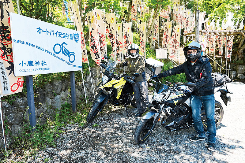 バイク愛好者はわらじかつ丼を食べたあと、オートバイ安全祈願をしている小鹿神社を参拝するのが定番コース