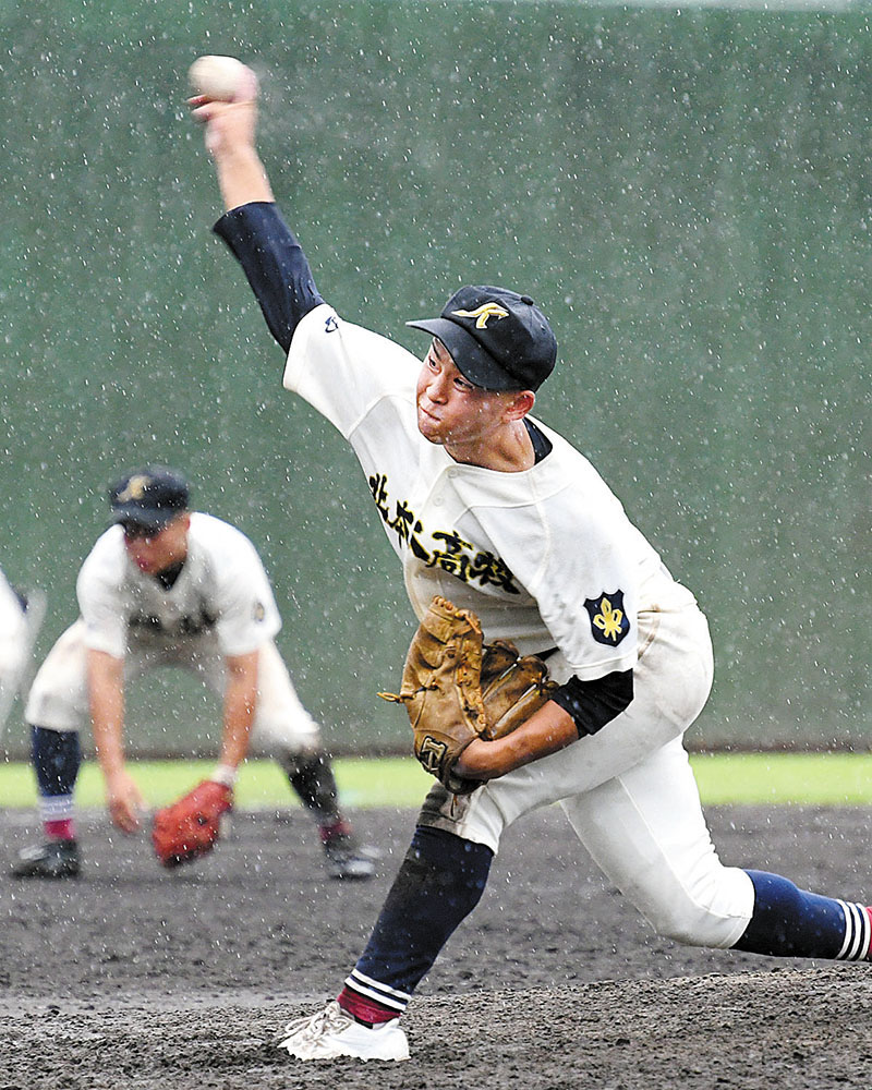 北本―川越西　テンポの良い投球で5安打完封した北本の生井＝県営大宮