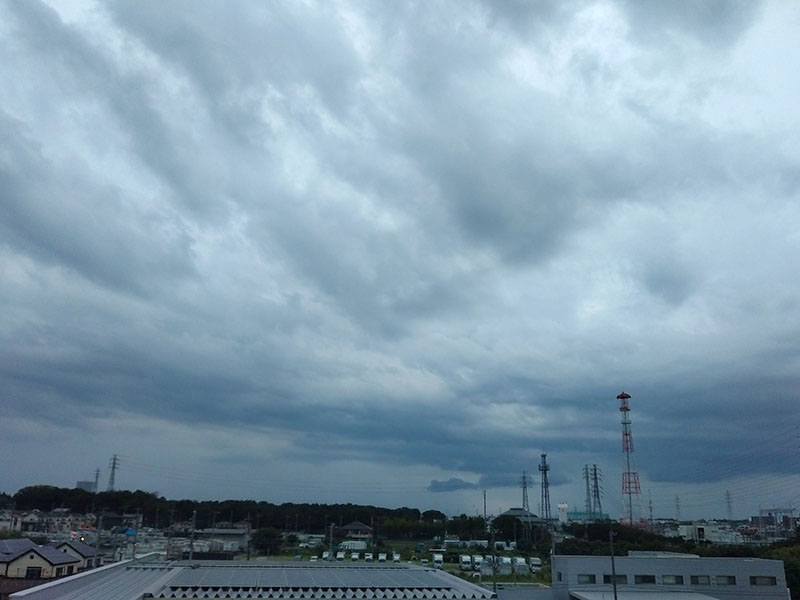 さいたま市から北西方向に見える雷雲＝8月24日午後3時ごろ