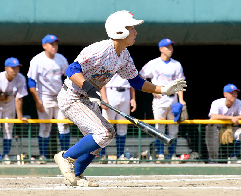 坂戸―山村学園　5回表山村学園2死二、三塁、畠山が中前に2点適時打を放つ＝レジスタ大宮