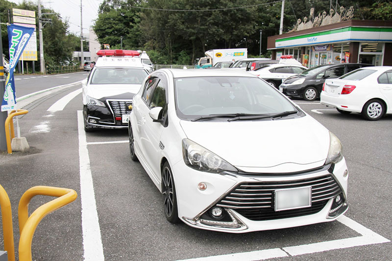 犯行に使用したとみられる車両＝1日午後0時半ごろ、所沢市内（画像の一部を加工しています）