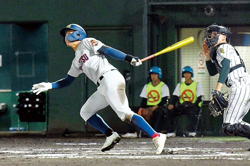 6回表浦和実2死三塁、野本が内野安打を放ち追加点を挙げる。捕手稲葉