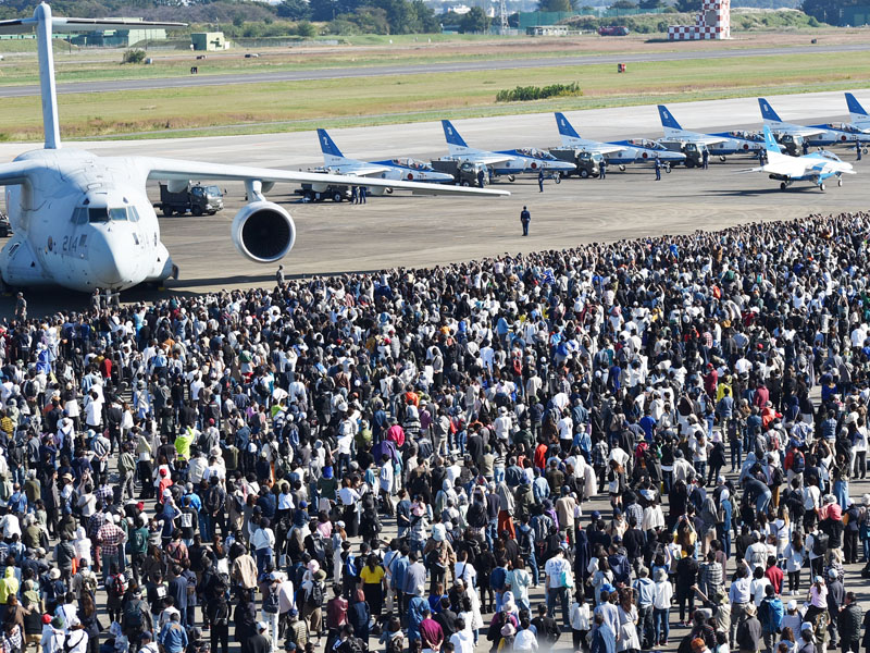 多くの来場者でにぎわった入間航空祭