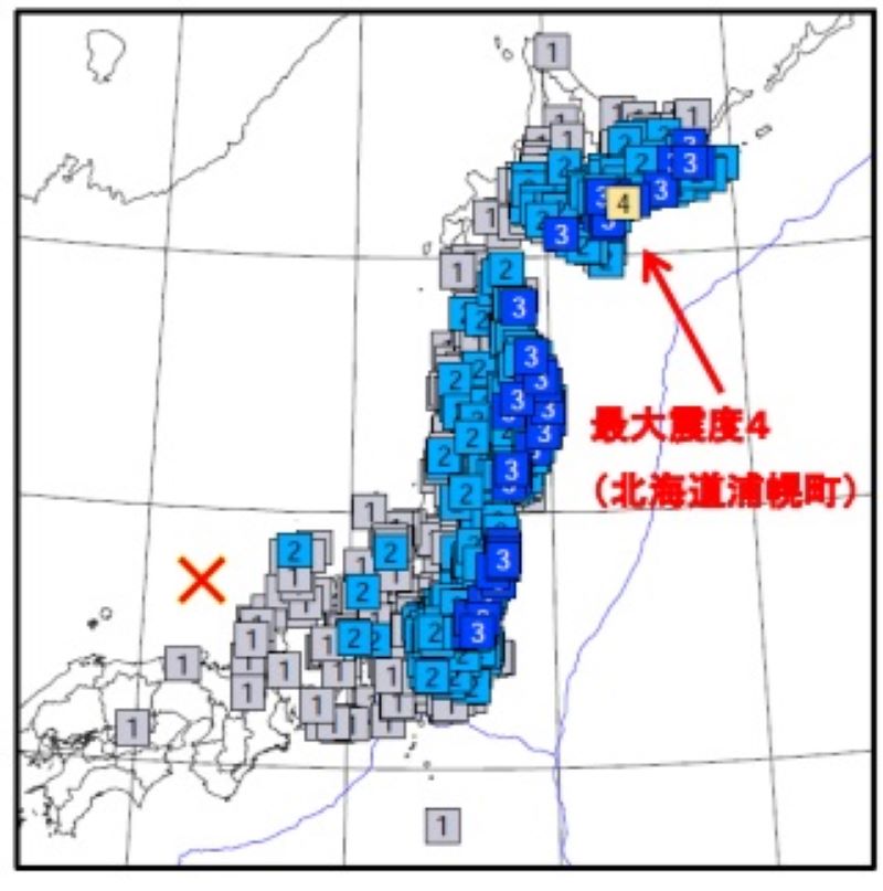 異常震域の事例「京都府沖の地震の震度分布図」。×は震央（20007年7月16日 M6.7 深さ 374km）＝気象庁HPから