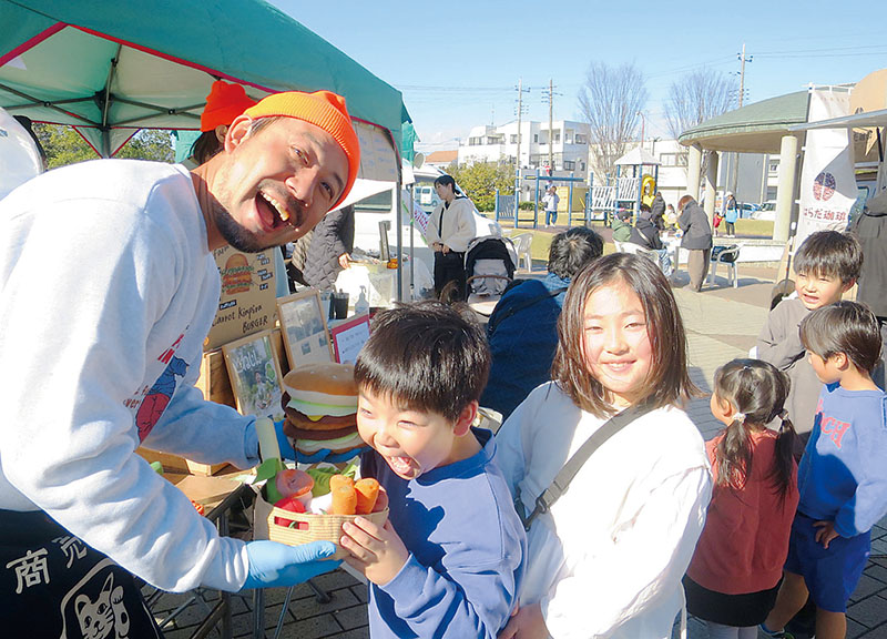 ユニークなハンバーガーに子どもたちも大喜び