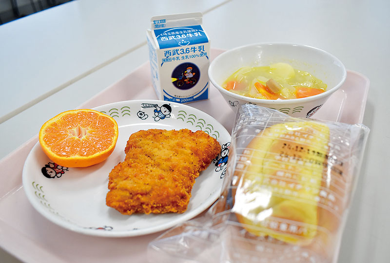 ファミチキが提供された給食メニュー