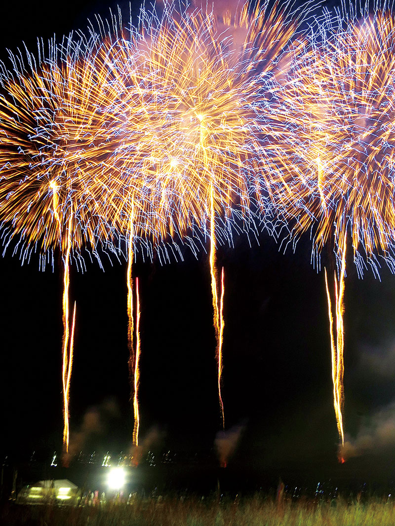 日常を取り戻す…希望の尺玉300連発 4年ぶり、こうのす花火大会 三尺玉