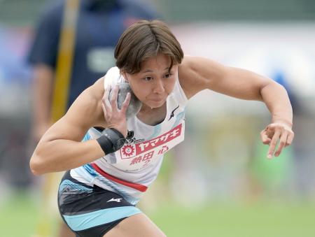 女子七種競技　熱田心の砲丸投げ＝岐阜長良川競技場