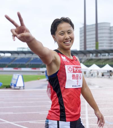 女子七種競技で優勝し、笑顔の熱田心＝岐阜長良川競技場