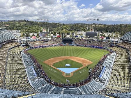 米大リーグ、ドジャースの本拠地ドジャースタジアム＝５月５日、ロサンゼルス