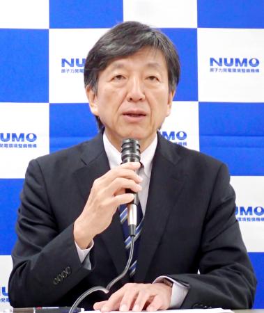 　就任会見する原子力発電環境整備機構（ＮＵＭＯ）の山口彰理事長＝３日、東京都港区（同機構提供）