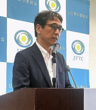 　記者会見する公正取引委員会の藤本哲也事務総長＝３日午後、東京・霞が関