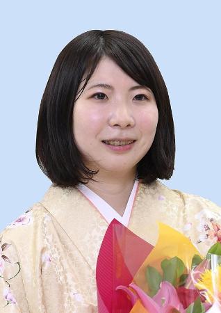 西山朋佳女流三冠