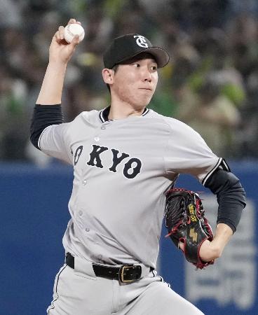 ７回途中３失点で通算５０勝目となる今季７勝目を挙げた巨人・戸郷＝神宮