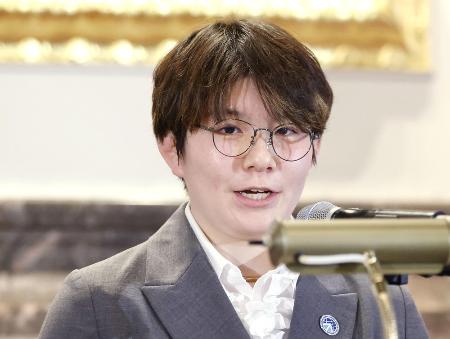 　「世界の勇気ある女性賞」に選ばれ、駐日米大使公邸でスピーチする五ノ井里奈さん＝４月、東京都港区