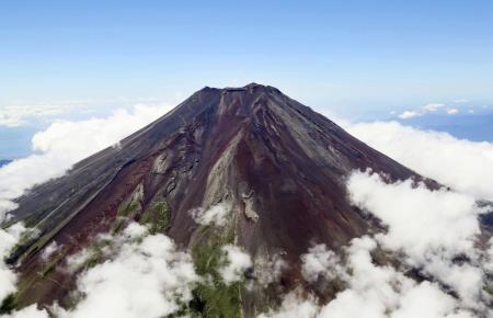 富士山＝２０２３年８月