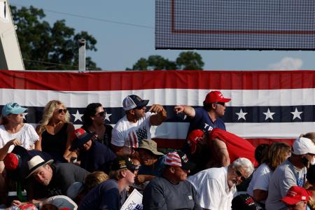 米東部ペンシルベニア州での集会に参加した人々＝１３日（ゲッティ＝共同）