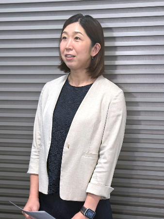 　取材に応じるＪＯＣ理事の荒木絵里香さん＝１６日午後、東京都内