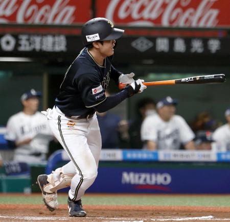 １０回オリックス２死二塁、太田が左前に決勝打を放つ＝ベルーナドーム