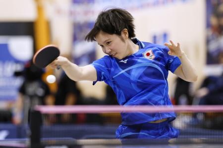 　卓球パリ五輪代表の事前合宿で練習する平野美宇＝アミアン（共同）