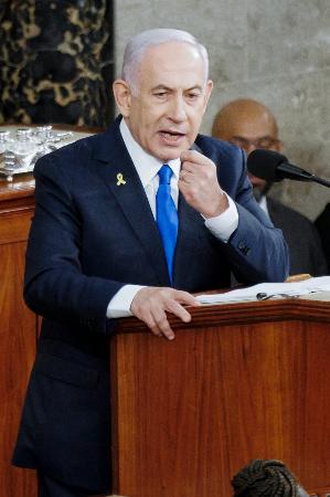 ２４日、ワシントンの米議会で演説するイスラエルのネタニヤフ首相（ゲッティ＝共同）