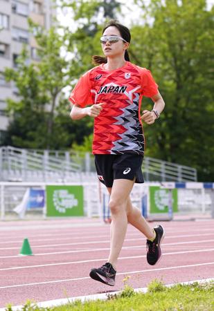 　陸上の事前合宿で調整する樺沢和佳奈＝パリ郊外（共同）