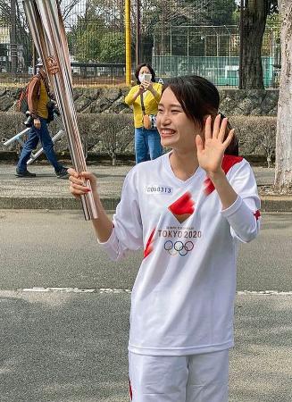 　東京五輪の聖火ランナーを務めた陸上女子の樺沢和佳奈＝２０２１年３月、群馬県太田市（本人提供）