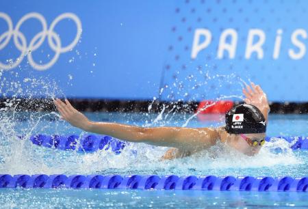 　女子１００メートルバタフライ準決勝　力泳する池江璃花子＝パリ郊外（共同）