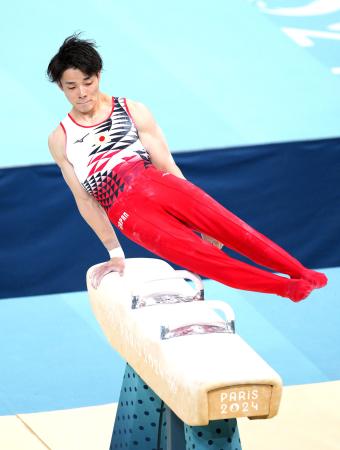 男子種目別あん馬決勝　演技する杉野正尭＝パリ（共同）