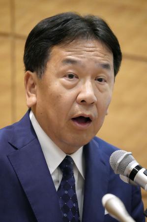 記者会見で立憲民主党代表選への出馬を表明する枝野前代表＝２１日午後、国会