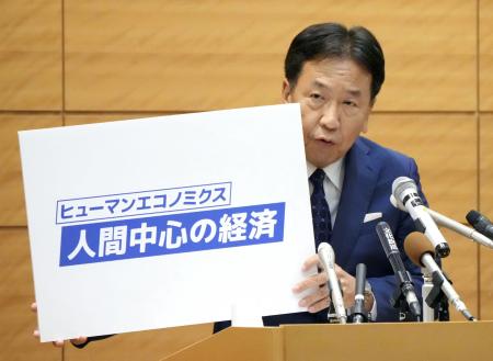 　記者会見で立憲民主党代表選への出馬を表明する枝野前代表＝２１日午後、国会