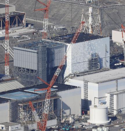 東京電力福島第１原発の２号機＝２月