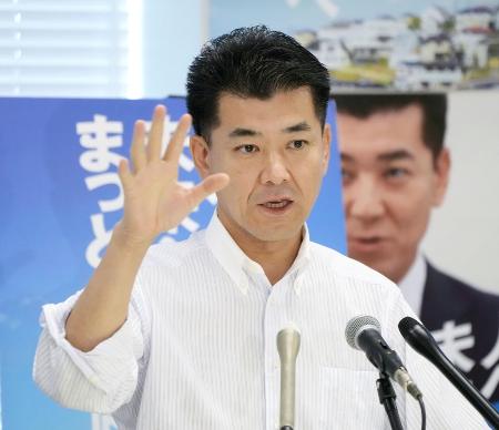 ２３日、記者会見する立憲民主党の泉代表＝国会